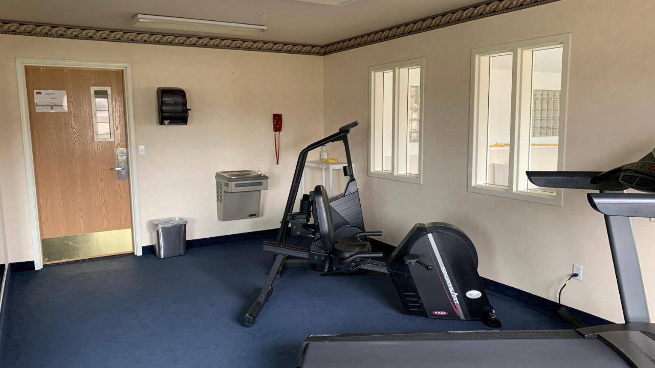 Fairbridge Inn And Suites - マイルズシティ エクステリア 写真