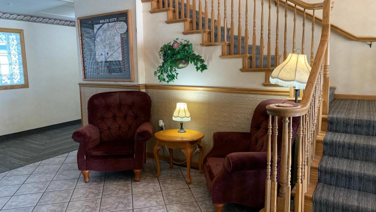 Fairbridge Inn And Suites - マイルズシティ エクステリア 写真