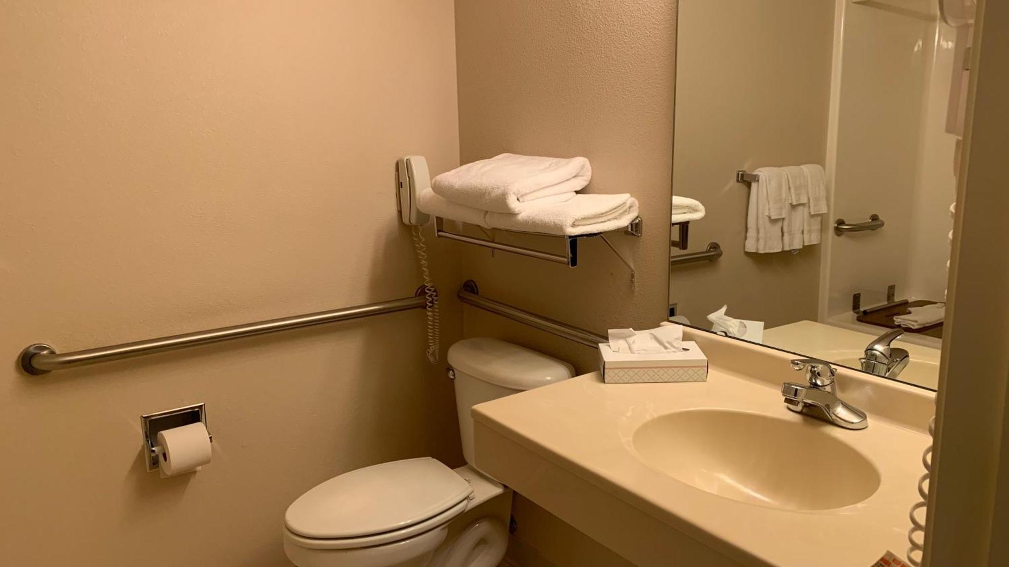 Fairbridge Inn And Suites - マイルズシティ 部屋 写真
