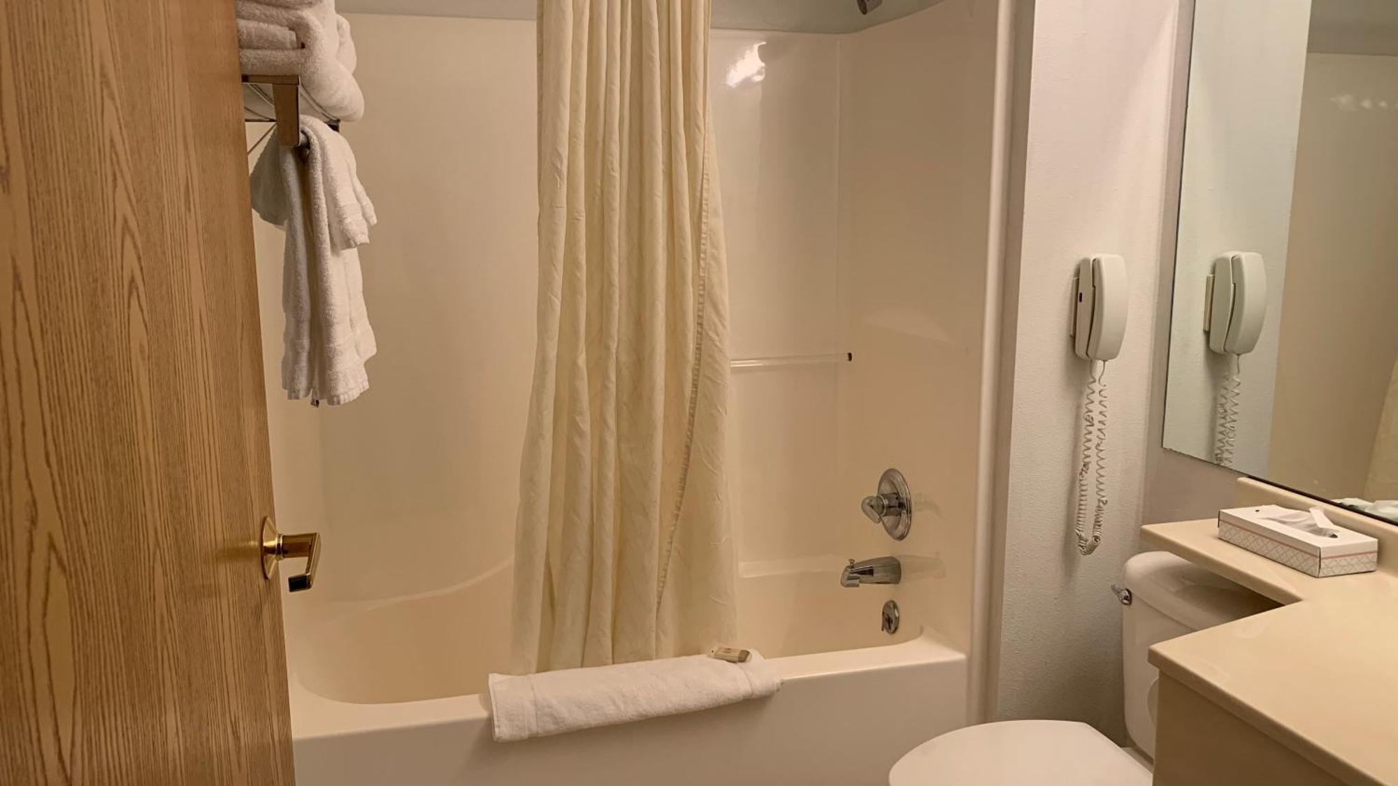 Fairbridge Inn And Suites - マイルズシティ 部屋 写真