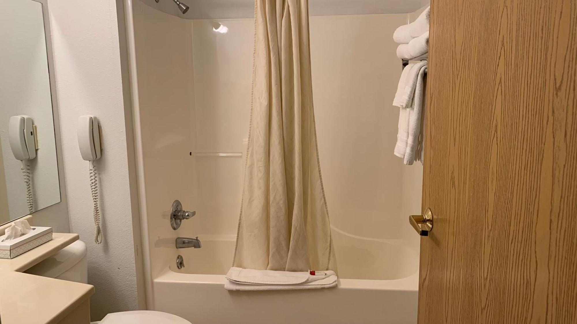 Fairbridge Inn And Suites - マイルズシティ 部屋 写真